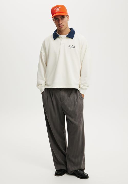 Cotton On - Cropped Fit Graphic Fleece Polo - Chalk White/Auto Navy/Valiente