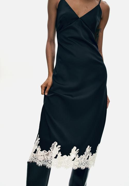 H&M - Lace-trimmed satin dress - black/cream