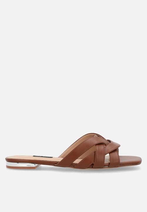 Nine West - Etsinar sandal - tan