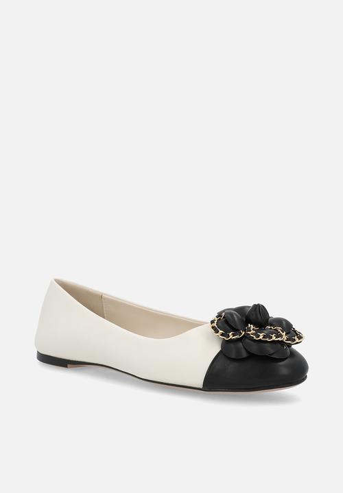 Nine West - Nina pump - off white