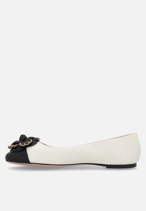 Nine West - Nina pump - off white