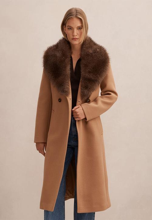 Forever New - Shelby Faux Fur Collar Coat in Camel/Choc