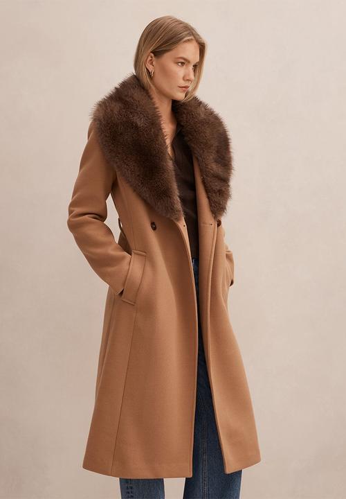 Forever New - Shelby Faux Fur Collar Coat in Camel/Choc