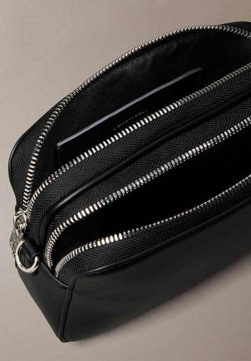 Calvin Klein - Webbing double strap camera bag - black / shiny nickel