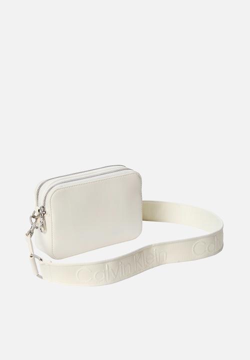 Calvin Klein - Webbing double strap camera bag - lily white