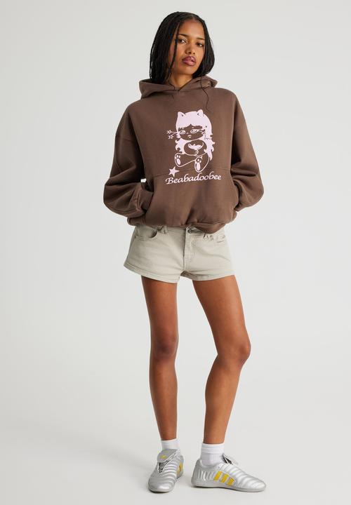 Factorie - Music Merch Boxy Hoodie - Lcn Bra Mud/Beabadoobee Cutie