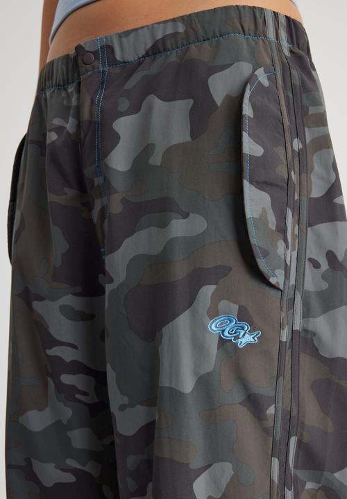 Factorie - Open Gallery Jumbo Pull On Pant - Beluga Camo