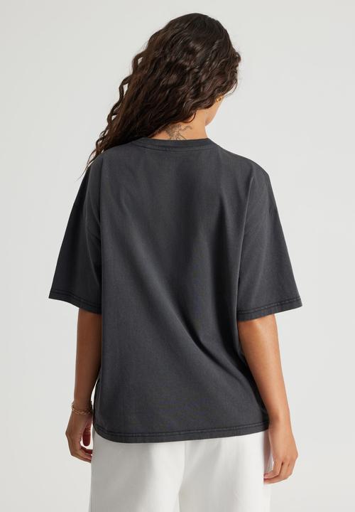 Factorie - Oversized Graphic Tee - Washed Black/Amore Star