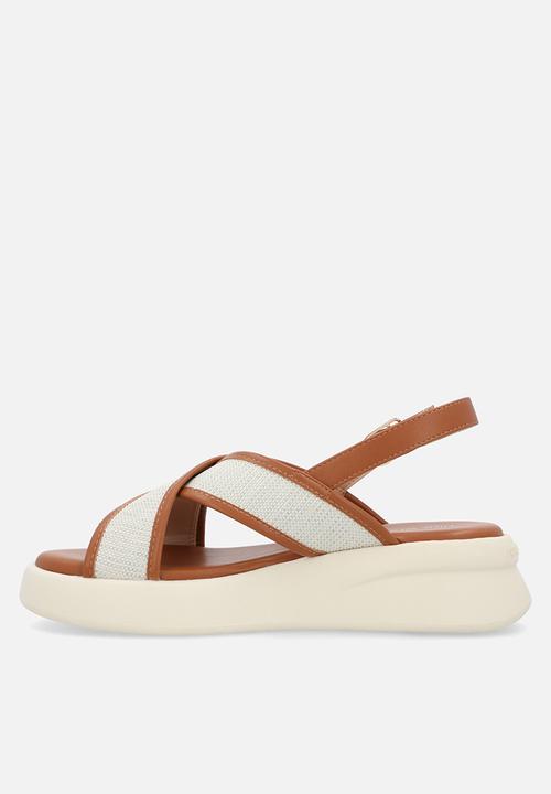 Nine West - Vita flatform sandal - tan