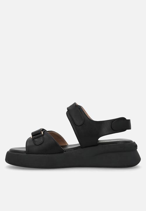 Nine West - Hernan sporty sandal - black