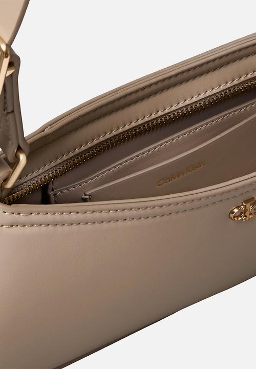 Calvin Klein - Ck small shoulder bag - desert taupe