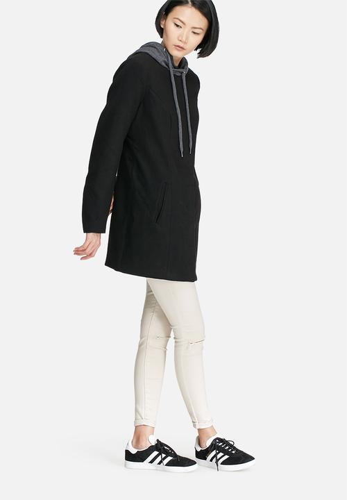 Jacqueline de Yong - New brighton autumn coat