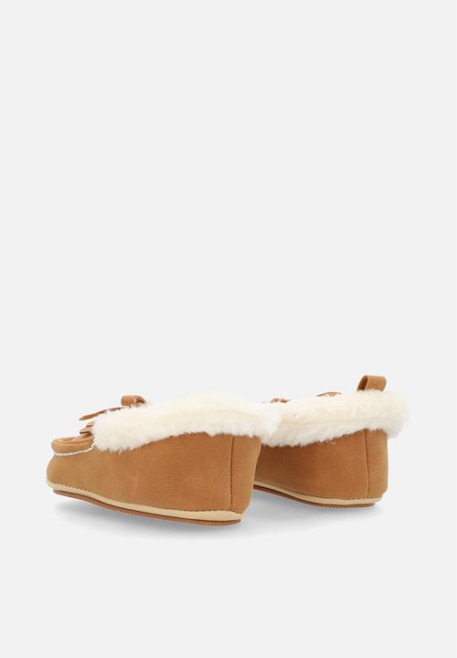 Pop Candy - Shearling lined moccasin slippers - tan
