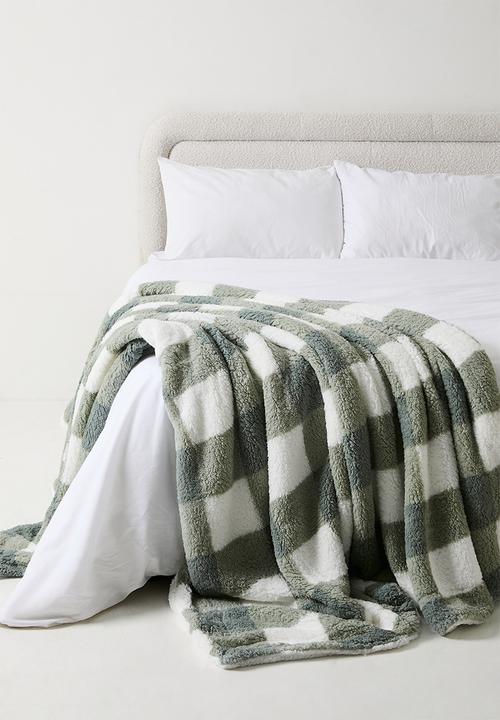 Scottish Check Sherpa Bed Blanket - Mistletoe
