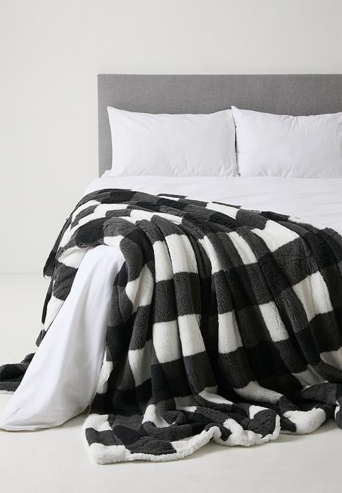 Scottish Check Sherpa Bed Blanket - Asphalt