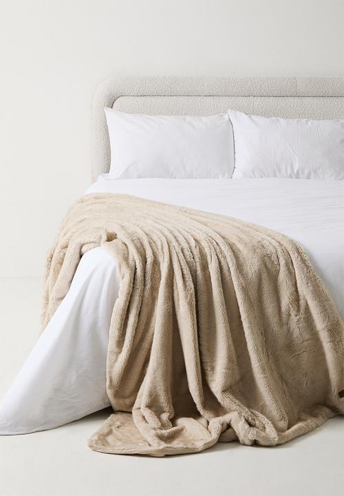 Rabbit Faux Fur Bed Throw - Neutral