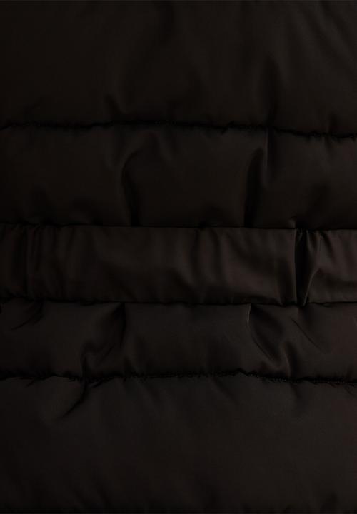 Forever New - Macey Short Puffer Jacket in Black