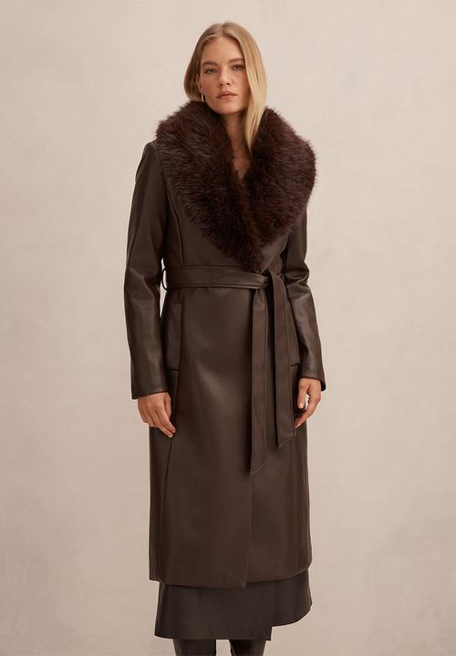 Forever New - Faith Faux Fur Collar Pu Trench Coat in Milk Chocolate