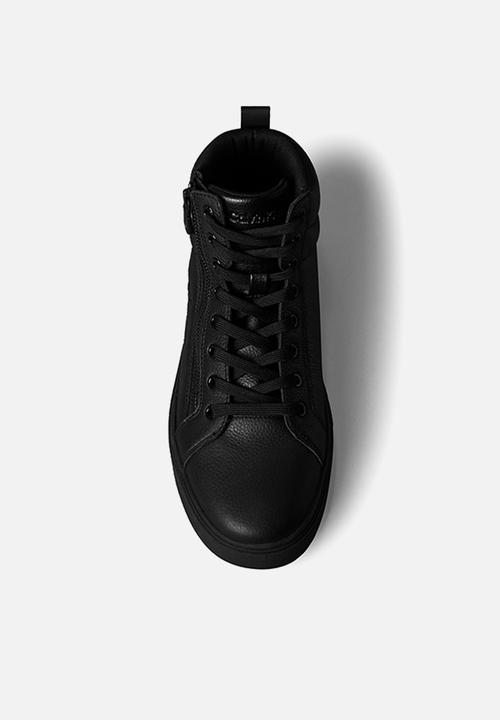 Calvin Klein - Athena - Triple Black