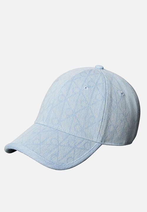 Calvin Klein - Denim Emblem Burnout W Patch Cap - Light Wash Denim