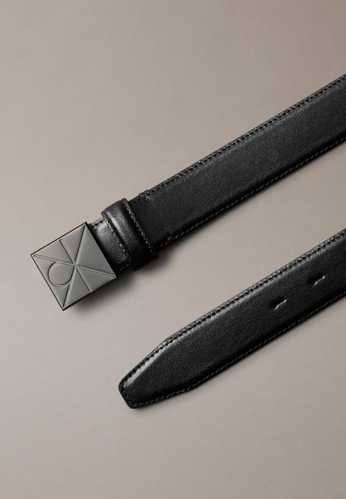 Calvin Klein - Emblem Plaque Smooth 35Mm - Black / Matte Gunmetal