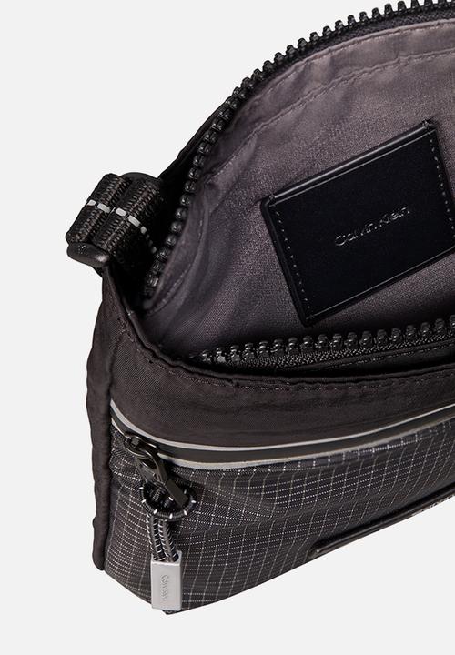 Calvin Klein - Striped Utility Zip Flatpack - Black