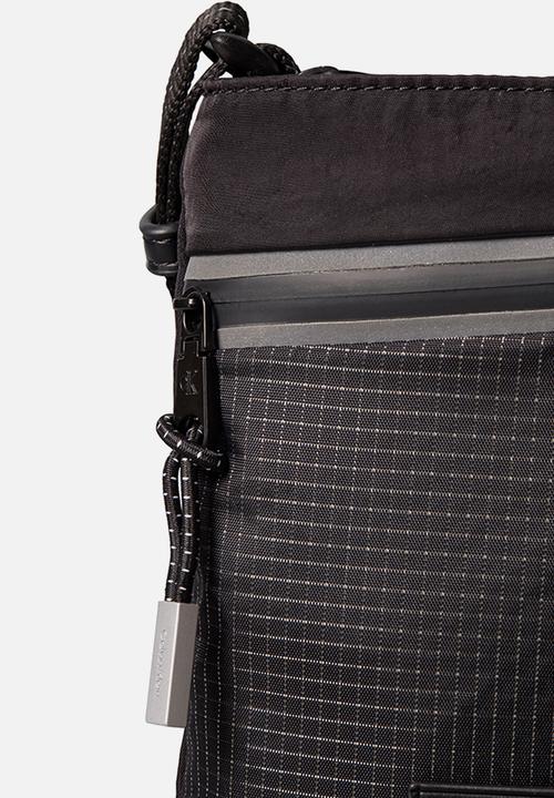 Calvin Klein - Striped Utility Zip Flatpack - Black
