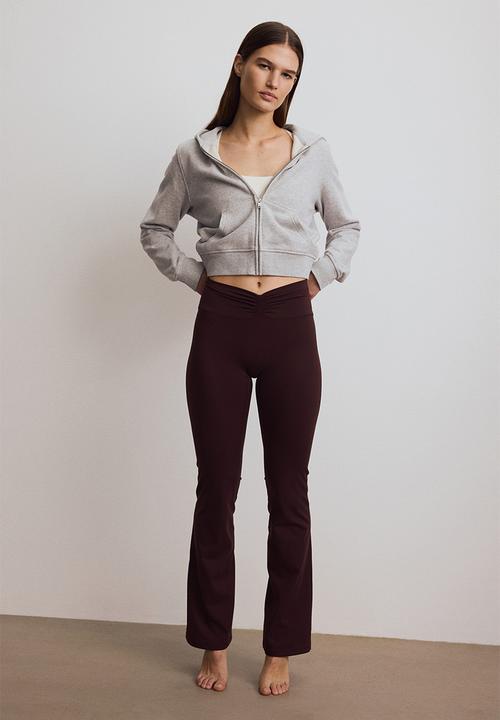 H&M - Flared yoga leggings with softmove? - chocolate plum purple