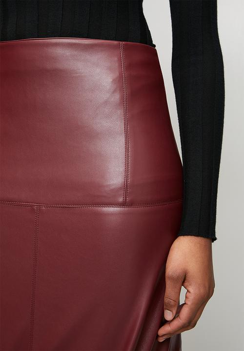 Izabel London - High Waisted A-Line Faux Leather Maxi Skirt - Red Dahlia
