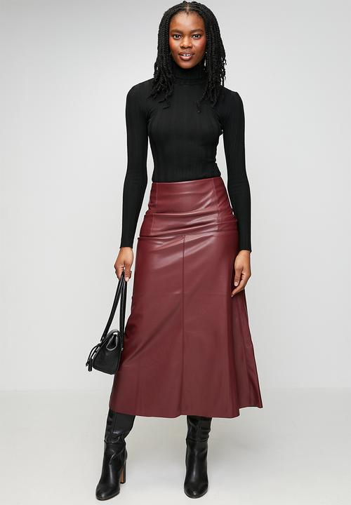 Izabel London - High Waisted A-Line Faux Leather Maxi Skirt - Red Dahlia