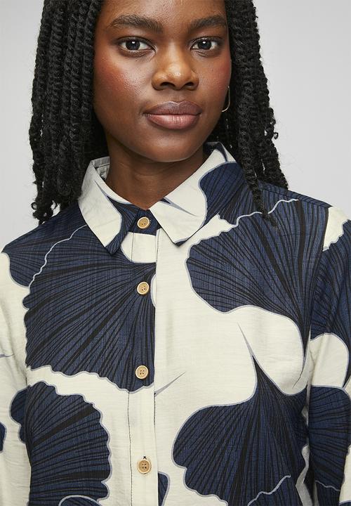 MANDI - L//S Button Through Blouse With Wood Buttons - White