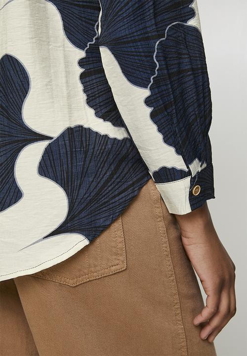 MANDI - L//S Button Through Blouse With Wood Buttons - White