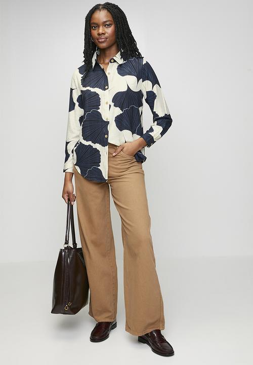 MANDI - L//S Button Through Blouse With Wood Buttons - White
