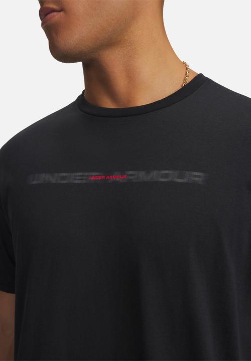 Under Armour - UABlur Wordmark  SS Tee  - Black /  / Red