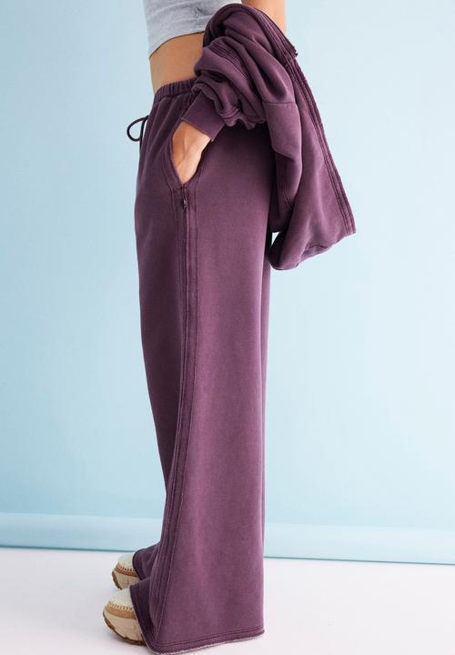 Cotton On - Active Raw Edge Wide Leg Sweatpant - Washed Choc Plum