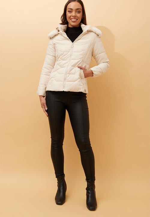 Stella Morgan - L/S Zip Through Puffer Jacket With Detachable Fur On Hood - White