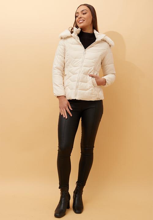 Stella Morgan - L/S Zip Through Puffer Jacket With Detachable Fur On Hood - White