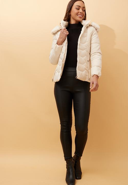 Stella Morgan - L/S Zip Through Puffer Jacket With Detachable Fur On Hood - White