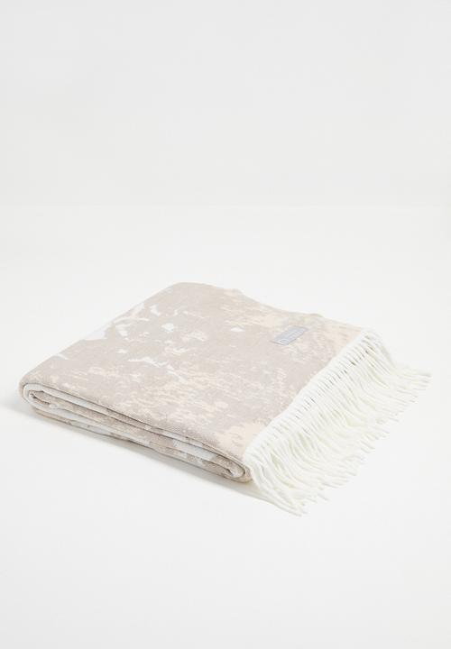 Haven & Earth  - Bella Vita floral Throw - Cobblestone/Bone