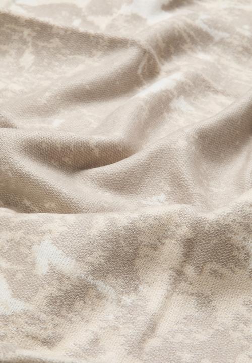 Haven & Earth  - Bella Vita floral Throw - Cobblestone/Bone