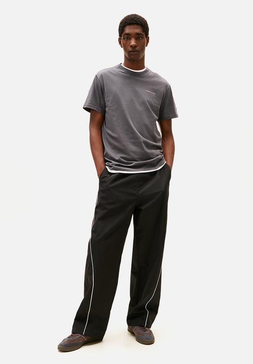 Tommy Hilfiger - Tjm Slim Linear Chest Tee Ext - Washed Black