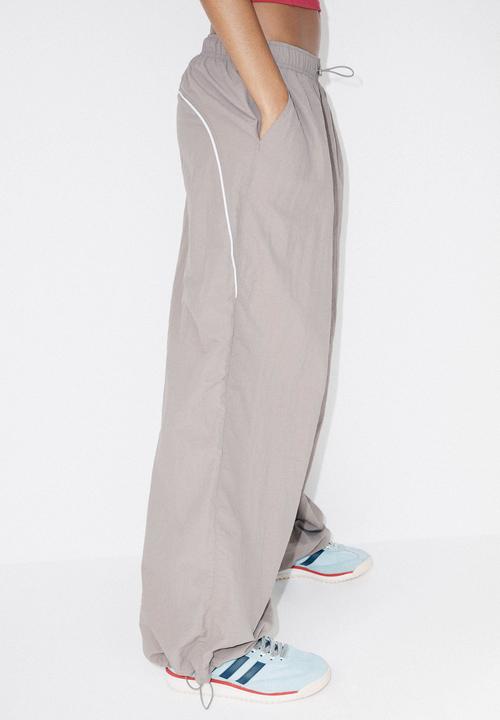 Cotton On - Off Side Woven Sweatpant - Desert Grey