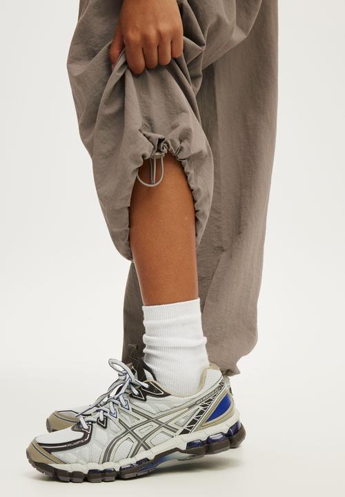 Cotton On - Off Side Woven Sweatpant - Desert Grey