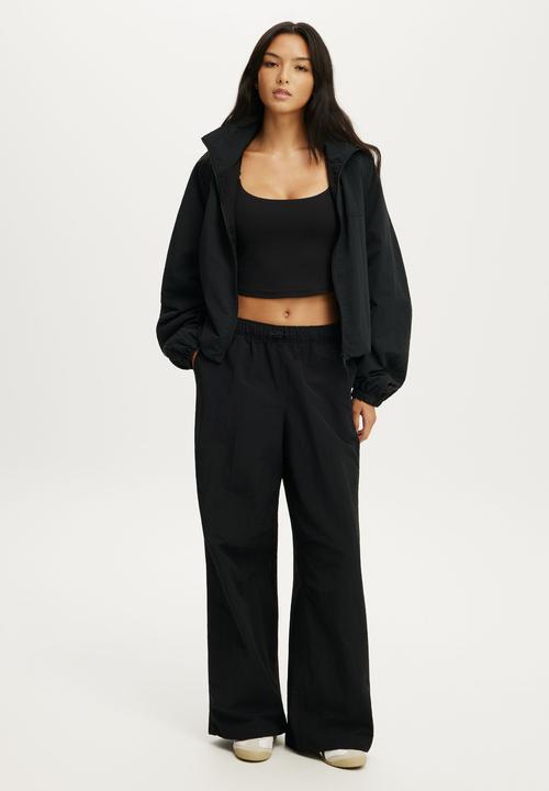 Cotton On - Off Side Woven Sweatpant - Black