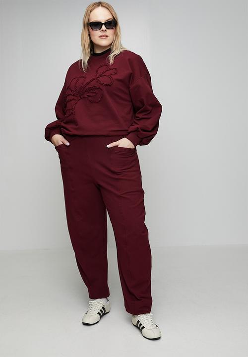 Me&B - Plus Sequined Flower Sweat Top - Burgundy