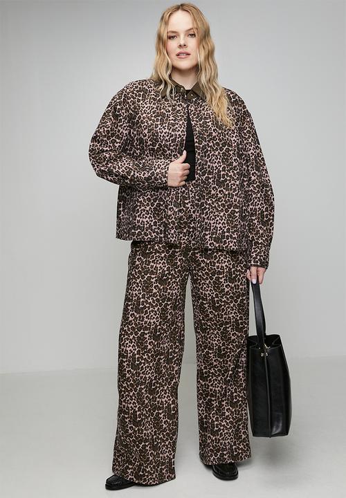 Me&B - Plus Denim Barn Jacket - Pink Animal