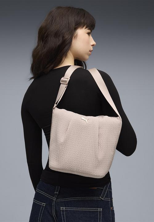 PUMA - Up zipped bucket bag- sandstone