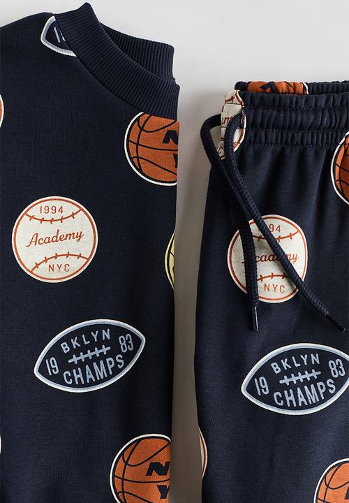 H&M - 2-piece printed sweatshirt set - navy blue/basketballs