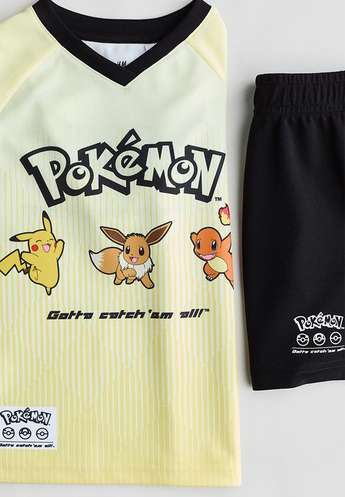 H&M - 2-Piece football set - light yellow/pokemon