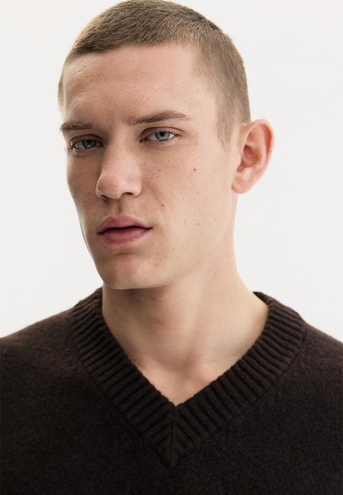 H&M - Regular fit knitted jumper - dark brown